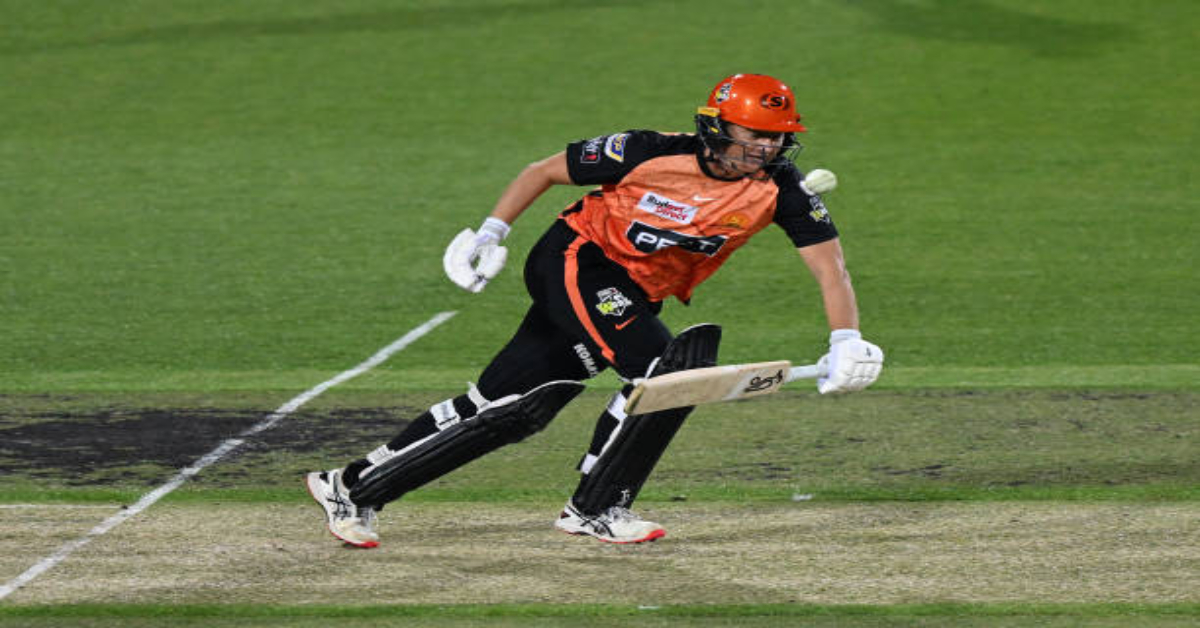 Devine cuts loose to power Scorchers before Hurricanes are blown away