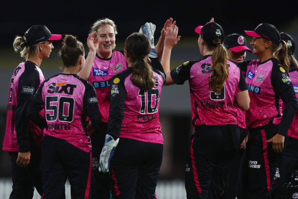 Sydney Thunder left with the long haul in bid for WBBL title